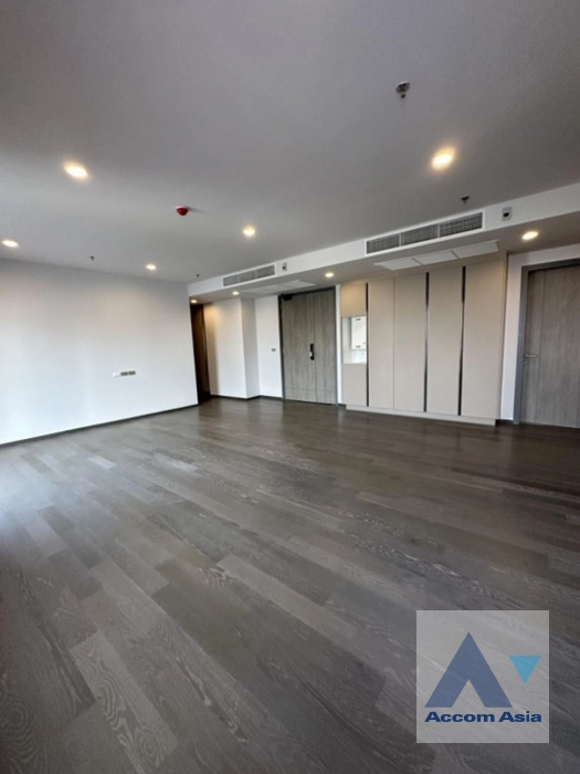  3 Bedrooms  Condominium For Sale in Sukhumvit, Bangkok  near MRT Khlong Toei (AA42352)