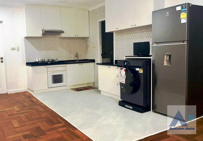  2 Bedrooms  Condominium For Sale in Sukhumvit, Bangkok  near BTS Nana (AA42369)