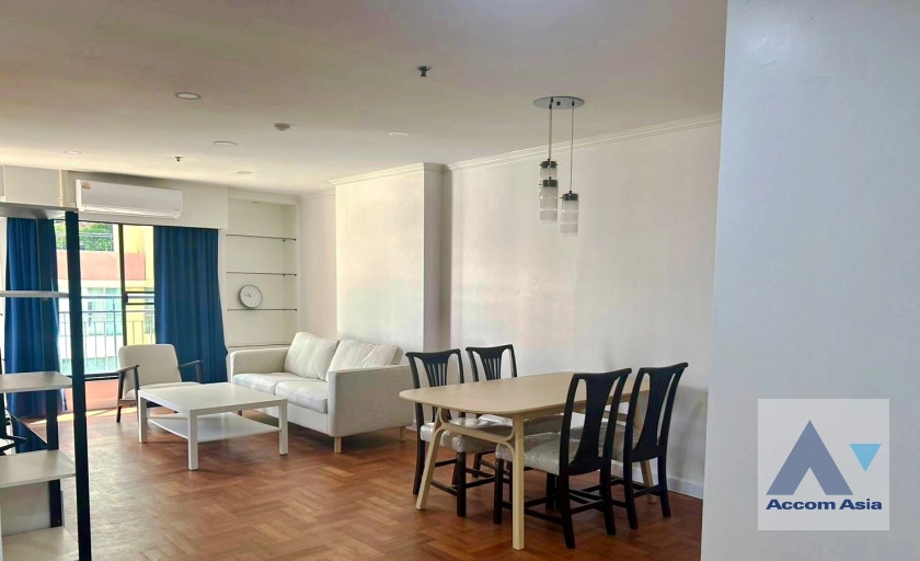  2 Bedrooms  Condominium For Sale in Sukhumvit, Bangkok  near BTS Nana (AA42369)