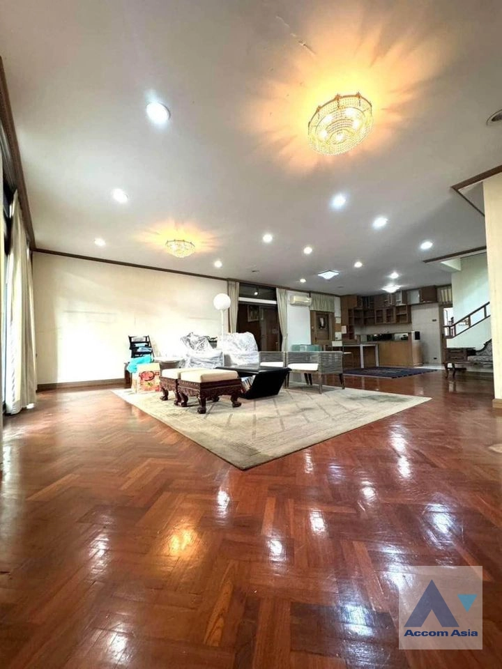 8  3 br House For Rent in Sukhumvit ,Bangkok BTS Ekkamai AA42371