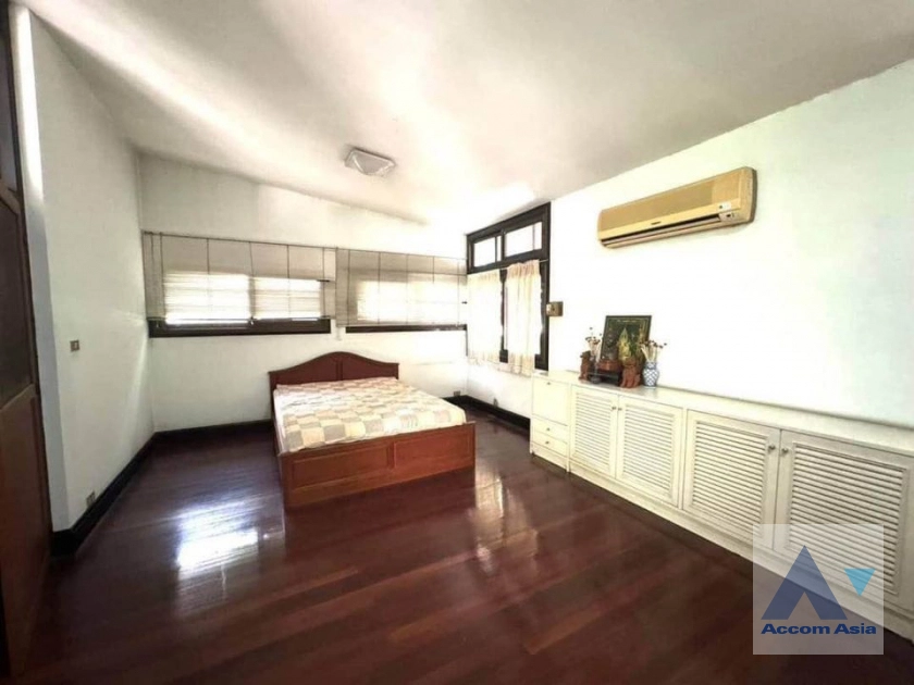 15  3 br House For Rent in Sukhumvit ,Bangkok BTS Ekkamai AA42371