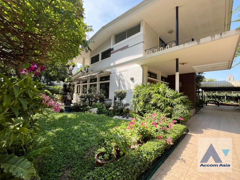 Home Office |  3 Bedrooms  House For Rent in Sukhumvit, Bangkok  near BTS Ekkamai (AA42371)