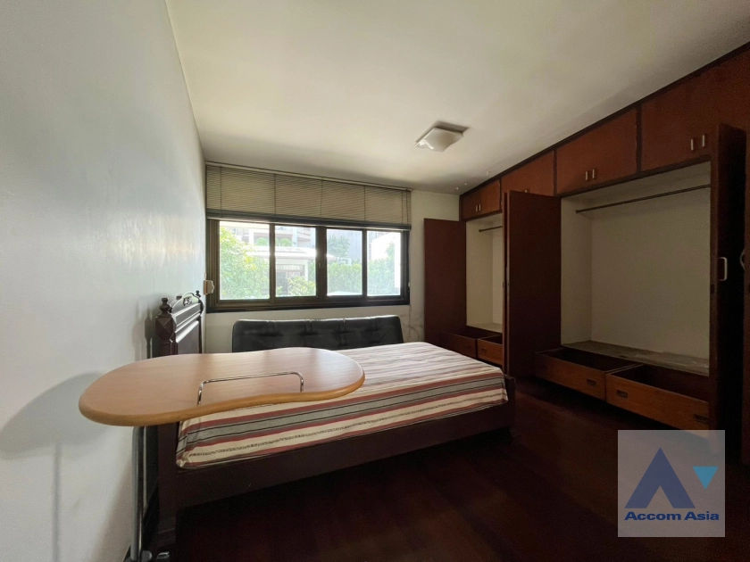 20  3 br House For Rent in Sukhumvit ,Bangkok BTS Ekkamai AA42371