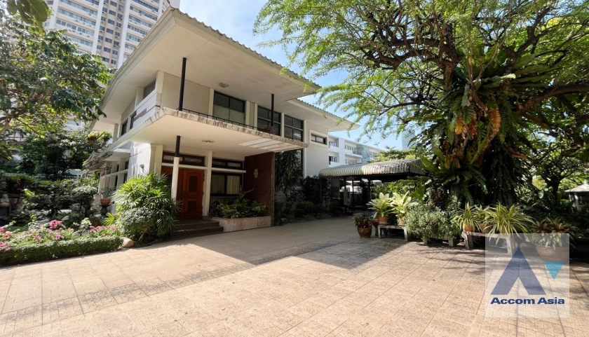  2  3 br House For Rent in Sukhumvit ,Bangkok BTS Ekkamai AA42371