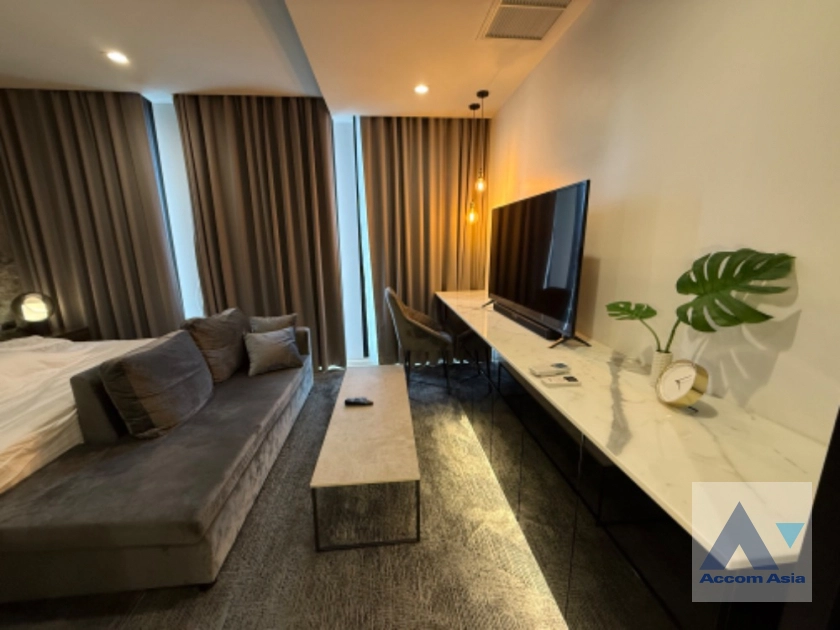 Condominium For Sale in Ploenchit, Bangkok Code AA42378