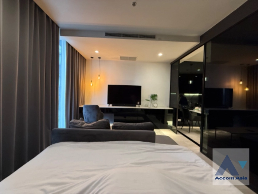  1 Bedroom  Condominium For Sale in Ploenchit, Bangkok  near BTS Ploenchit (AA42378)