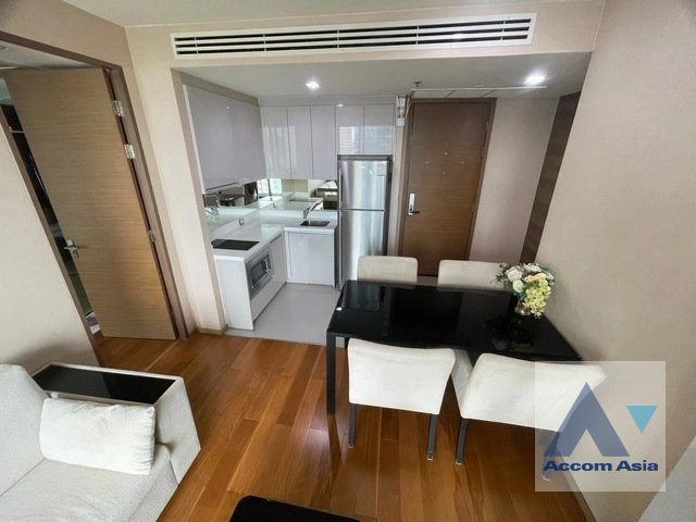  2 Bedrooms  Condominium For Rent & Sale in Silom, Bangkok  near BTS Chong Nonsi (AA42380)