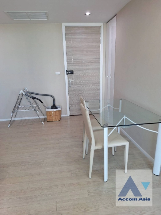  1 Bedroom  Condominium For Rent in Sukhumvit, Bangkok  near BTS Asok (AA42383)