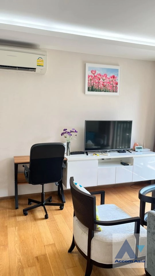  2 Bedrooms  Condominium For Rent in Sukhumvit, Bangkok  near BTS Thong Lo (AA42384)