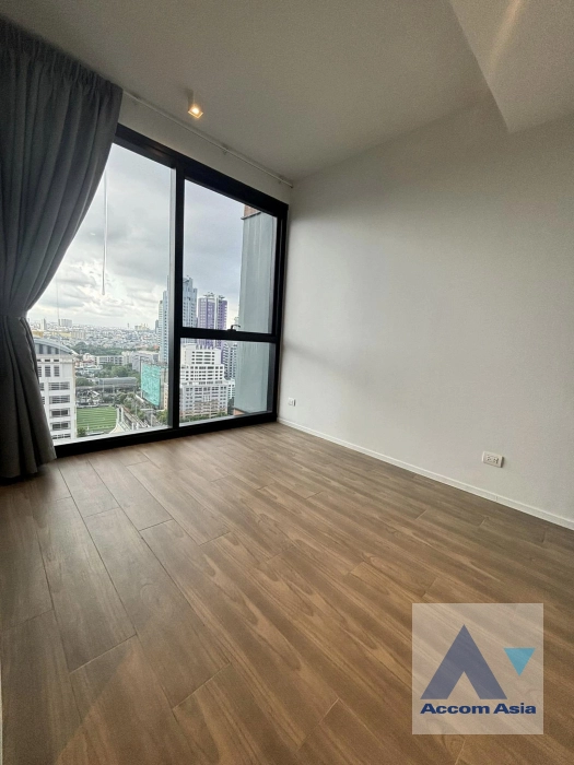  1 Bedroom  Condominium For Sale in Silom, Bangkok  near BTS Surasak (AA42392)