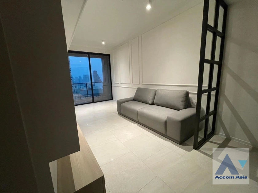  1 Bedroom  Condominium For Sale in Silom, Bangkok  near BTS Surasak (AA42393)