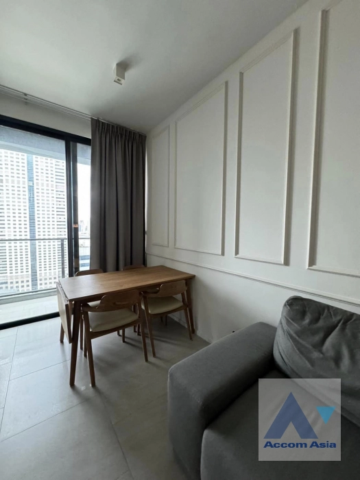  1 Bedroom  Condominium For Sale in Silom, Bangkok  near BTS Surasak (AA42393)