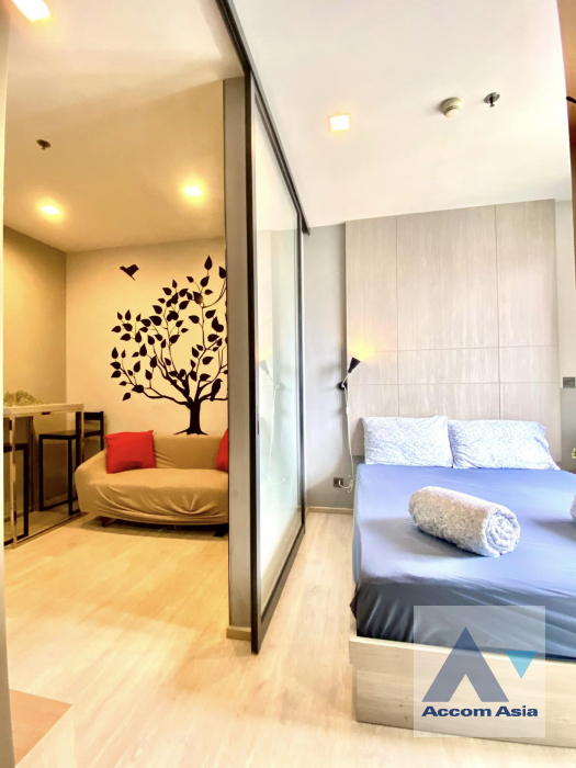  1 Bedroom  Condominium For Sale in Sukhumvit, Bangkok  near BTS Ekkamai (AA42401)