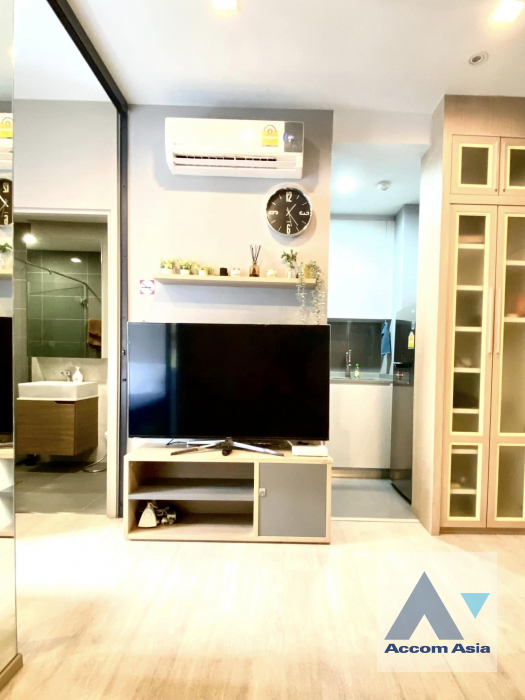  1 Bedroom  Condominium For Sale in Sukhumvit, Bangkok  near BTS Ekkamai (AA42401)