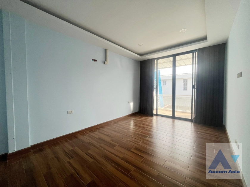 5  4 br Townhouse For Sale in Sukhumvit ,Bangkok BTS Ekkamai AA42408