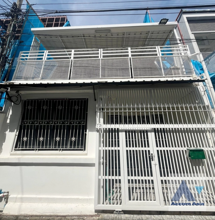 Townhouse For Sale in Sukhumvit, Bangkok Code AA42408