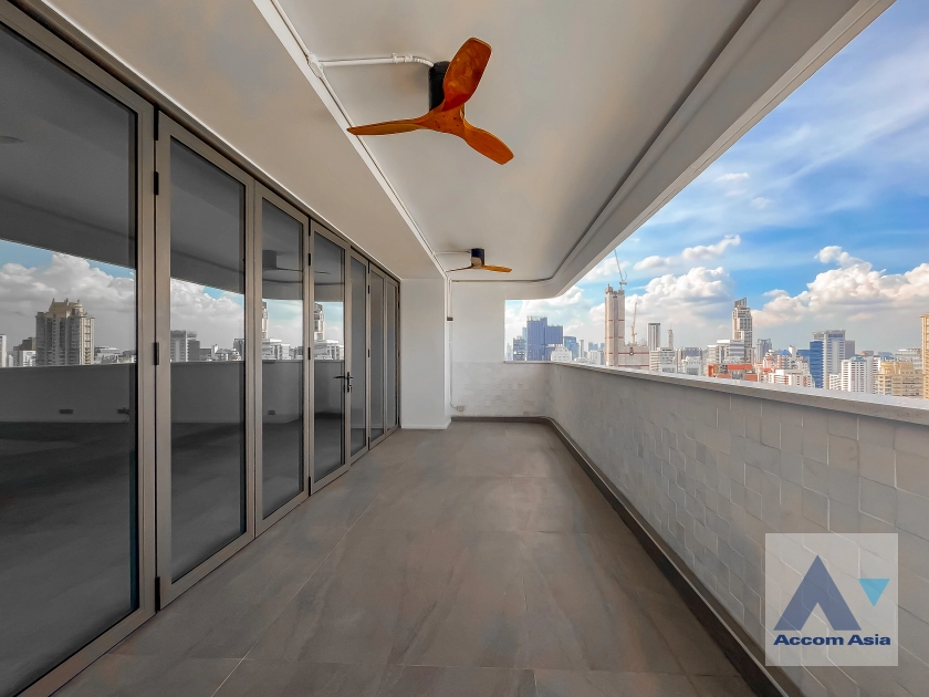 Big Balcony, Penthouse |  5 Bedrooms  Condominium For Sale in Sukhumvit, Bangkok  near BTS Phrom Phong (AA42409)