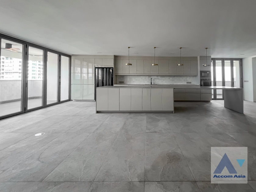 Big Balcony, Penthouse |  5 Bedrooms  Condominium For Sale in Sukhumvit, Bangkok  near BTS Phrom Phong (AA42409)