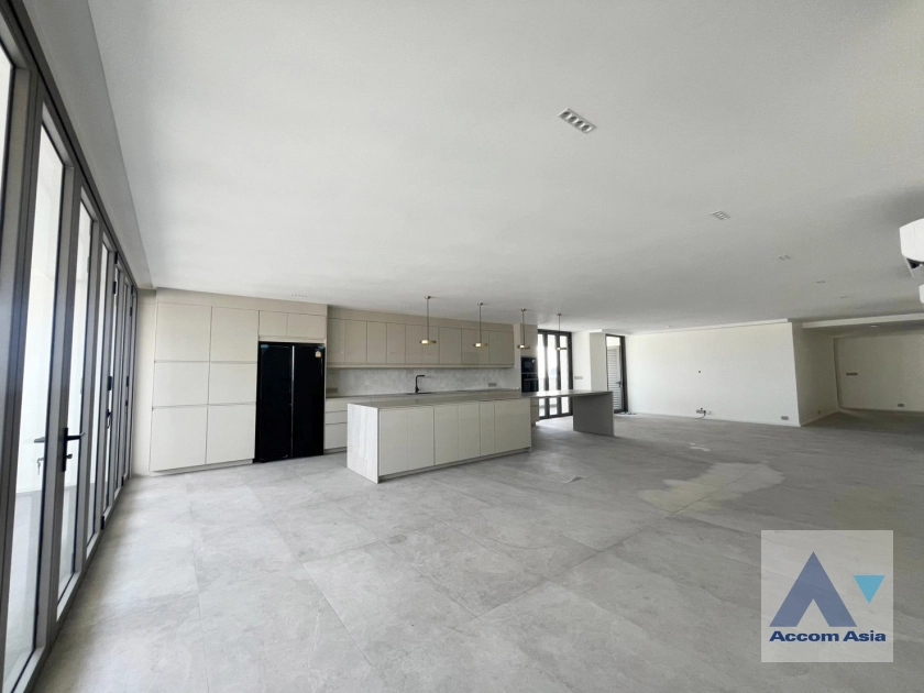 Big Balcony, Penthouse |  5 Bedrooms  Condominium For Sale in Sukhumvit, Bangkok  near BTS Phrom Phong (AA42409)