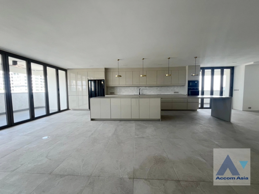 Big Balcony, Penthouse |  5 Bedrooms  Condominium For Sale in Sukhumvit, Bangkok  near BTS Phrom Phong (AA42409)