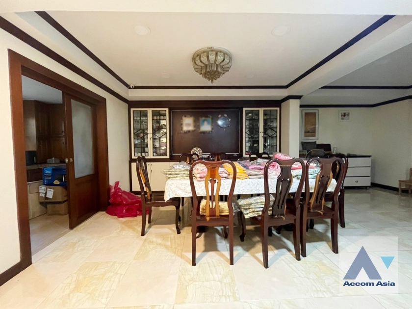  4 Bedrooms  House For Sale in Sukhumvit, Bangkok  near BTS Phra khanong (AA42411)