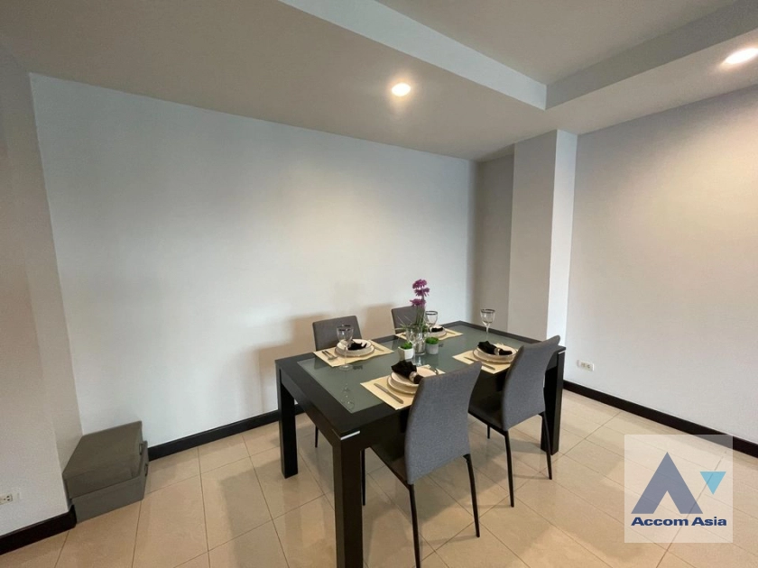  2 Bedrooms  Condominium For Rent in Sukhumvit, Bangkok  near BTS Ekkamai (AA42418)