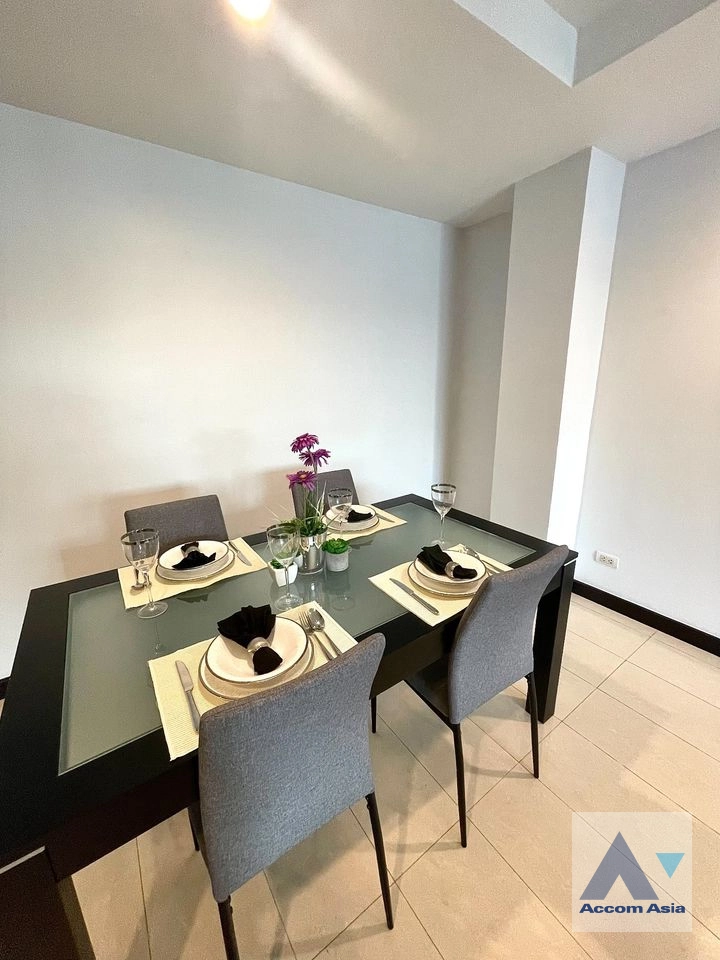  2 Bedrooms  Condominium For Rent in Sukhumvit, Bangkok  near BTS Ekkamai (AA42418)