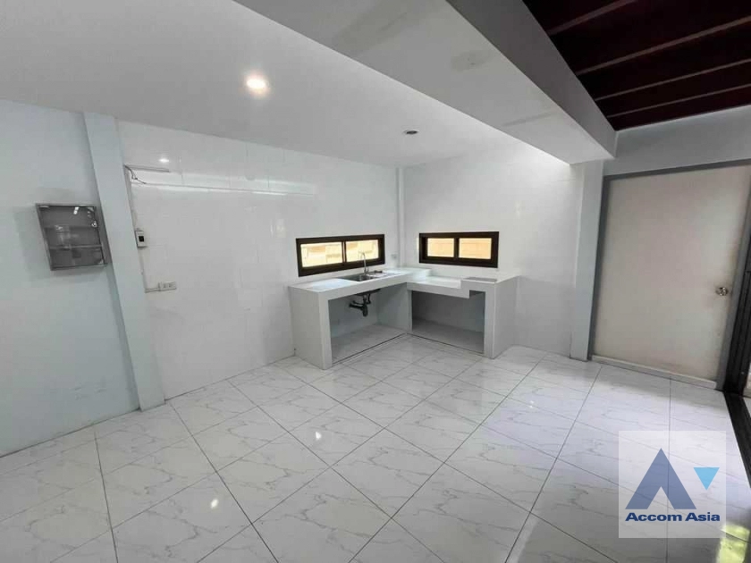 7  2 br House For Rent in Phaholyothin ,Bangkok BTS Ari AA42422