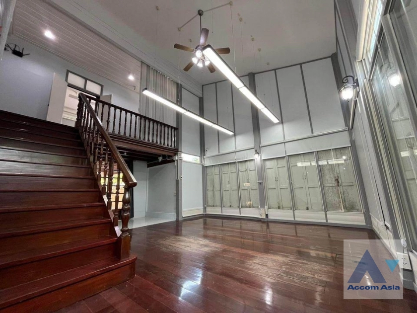 11  2 br House For Rent in Phaholyothin ,Bangkok BTS Ari AA42422