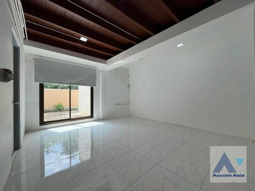 6  2 br House For Rent in Phaholyothin ,Bangkok BTS Ari AA42422