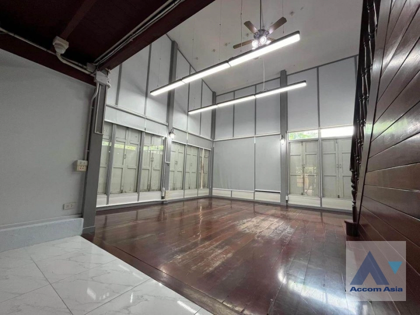 9  2 br House For Rent in Phaholyothin ,Bangkok BTS Ari AA42422