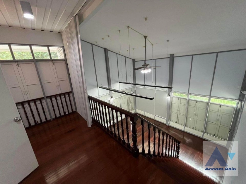 12  2 br House For Rent in Phaholyothin ,Bangkok BTS Ari AA42422