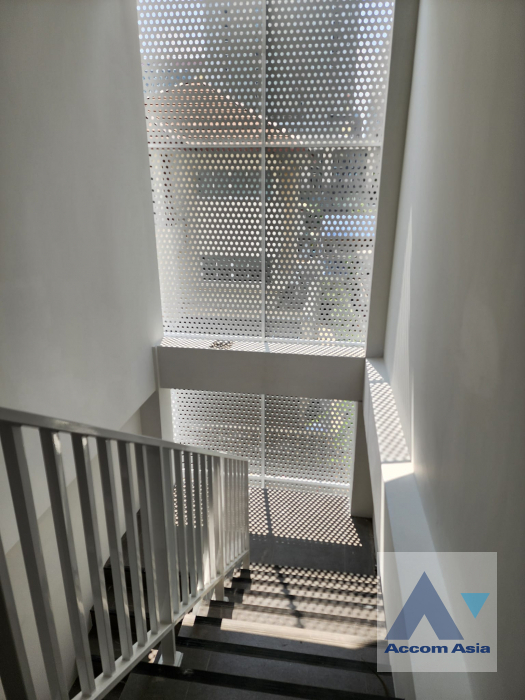 Newly renovated |  1 Bedroom  Townhouse For Rent in Sukhumvit, Bangkok  (AA42432)