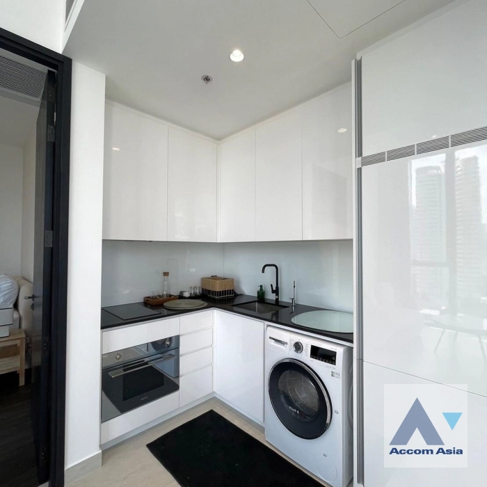  1 Bedroom  Condominium For Rent in Sathorn, Bangkok  near BTS Chong Nonsi (AA42434)