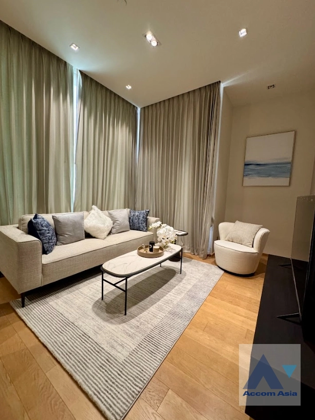  2 Bedrooms  Condominium For Rent & Sale in Ploenchit, Bangkok  near BTS Chitlom (AA42437)