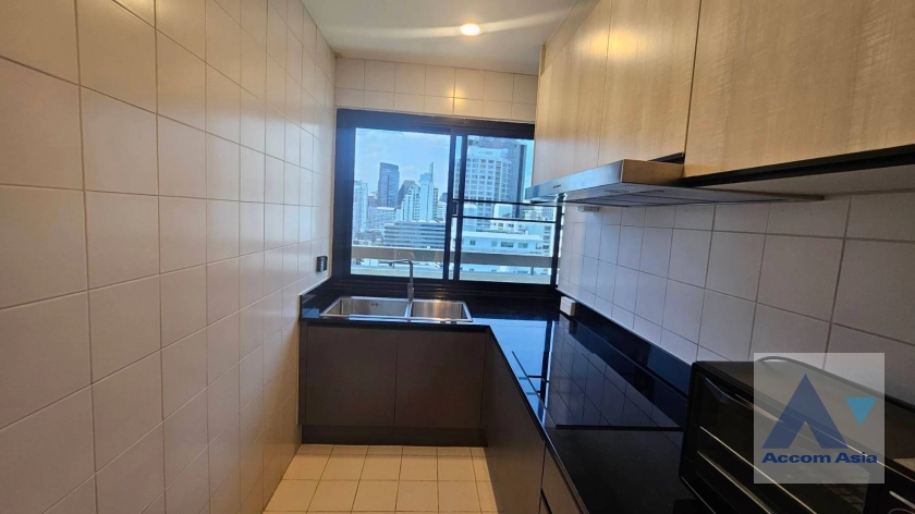  2 Bedrooms  Apartment For Rent in Sukhumvit, Bangkok  near BTS Asok - MRT Sukhumvit (AA42438)