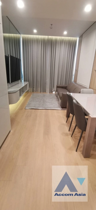  2 Bedrooms  Condominium For Rent in Silom, Bangkok  near BTS Chong Nonsi (AA42439)