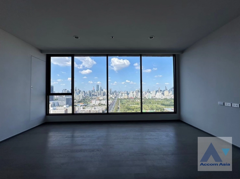  3 Bedrooms  Condominium For Rent in Sukhumvit, Bangkok  near MRT Khlong Toei (AA42440)