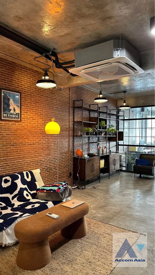  4 Bedrooms  House For Sale in Sathorn, Bangkok  near BTS Chong Nonsi (AA42445)