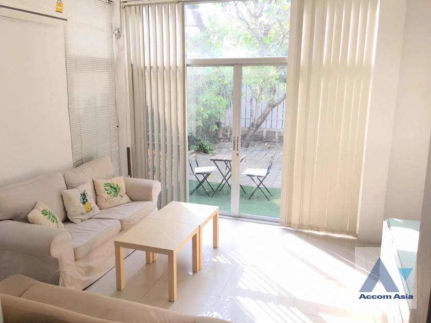  3 Bedrooms  House For Rent in Sathorn, Bangkok  (AA42446)