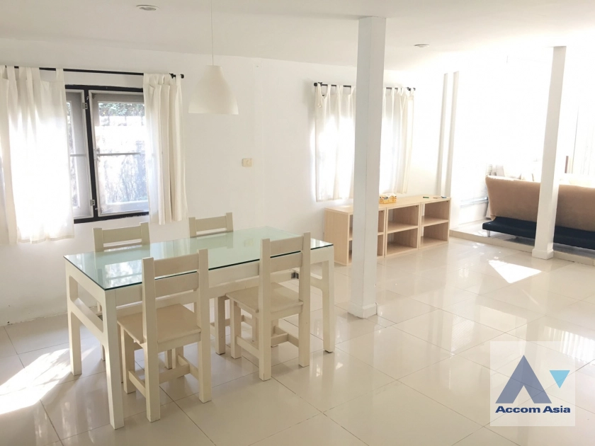  3 Bedrooms  House For Rent in Sathorn, Bangkok  (AA42446)