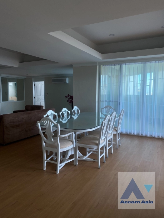  4 Bedrooms  Condominium For Rent in Sukhumvit, Bangkok  near BTS Ekkamai (AA42447)