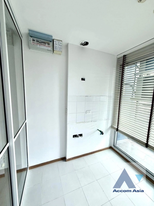  1 Bedroom  Condominium For Sale in Sukhumvit, Bangkok  near BTS On Nut (AA42450)