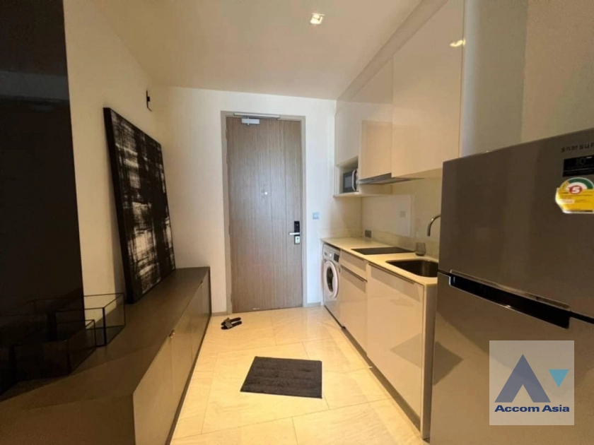 Fully Furnished |  1 Bedroom  Condominium For Sale in Silom, Bangkok  near BTS Chong Nonsi (AA42458)