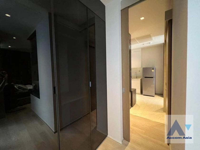 Fully Furnished |  1 Bedroom  Condominium For Sale in Silom, Bangkok  near BTS Chong Nonsi (AA42458)