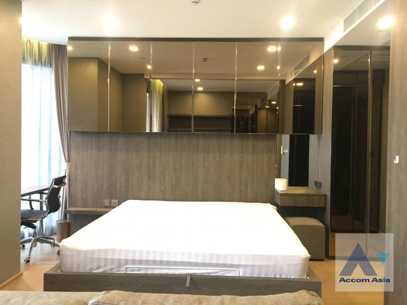 Corner Unit |  1 Bedroom  Condominium For Rent in Silom, Bangkok  near MRT Sam Yan (AA42460)