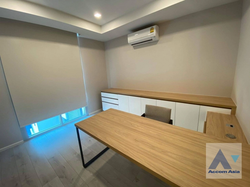  2 Bedrooms  Condominium For Rent in Sukhumvit, Bangkok  near BTS Ekkamai (AA42463)