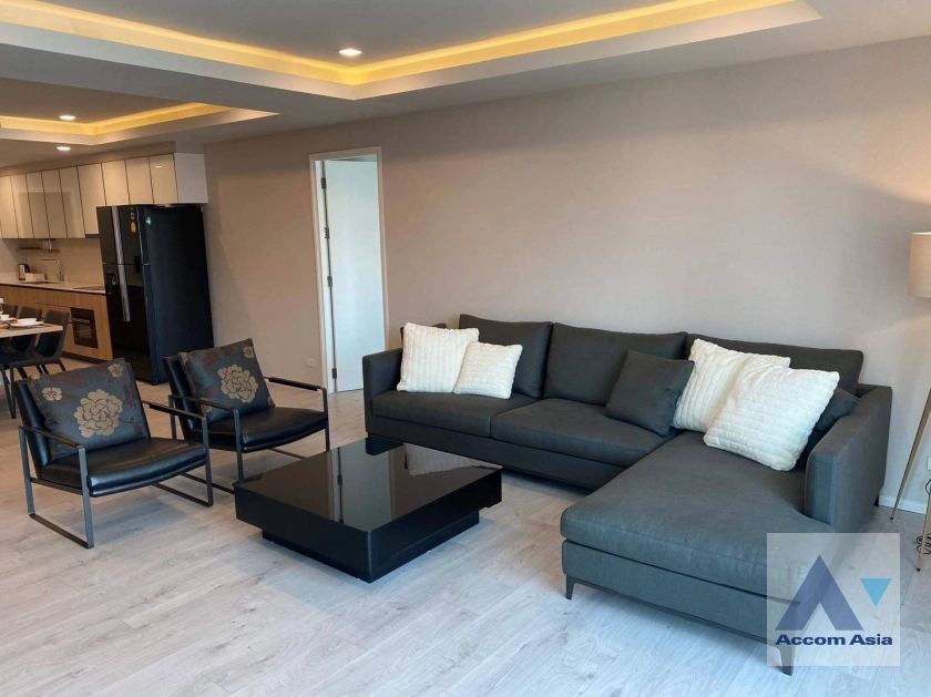  2 Bedrooms  Condominium For Rent in Sukhumvit, Bangkok  near BTS Ekkamai (AA42463)