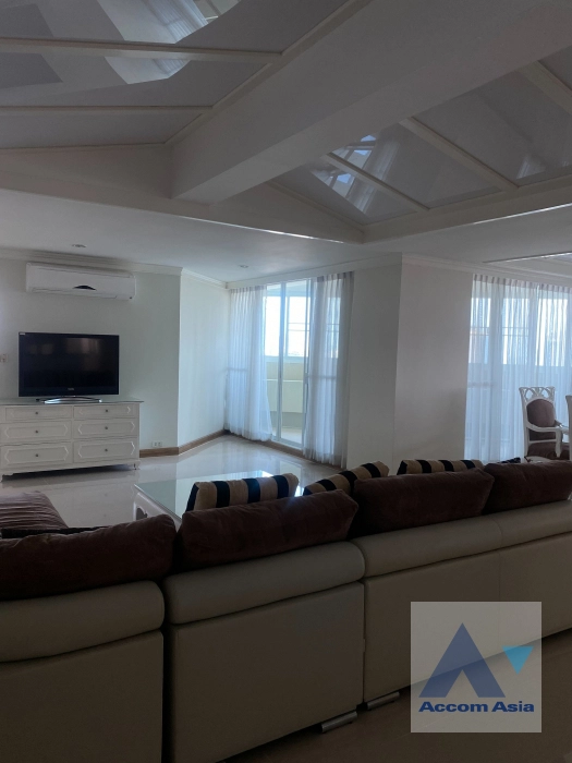  4 Bedrooms  Condominium For Rent in Sukhumvit, Bangkok  near BTS Ekkamai (AA42468)