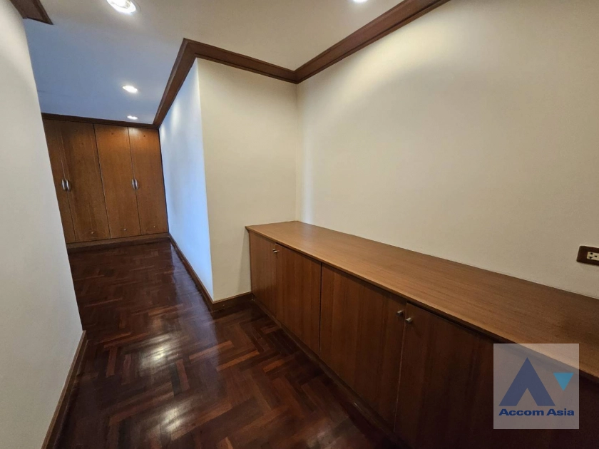  2 Bedrooms  Apartment For Rent in Sukhumvit, Bangkok  near BTS Phrom Phong (AA42469)